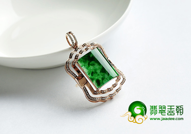 冰种癣加绿镶玫瑰金平安牌胸坠(真钻)