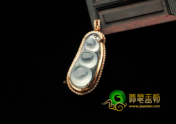 冰种无色镶玫瑰金四季豆胸坠(真钻)