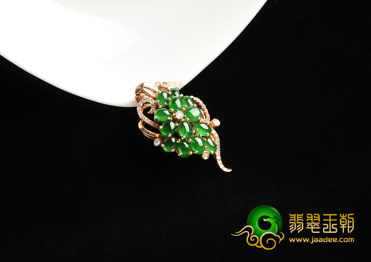 冰种翠色镶玫瑰金花型胸坠(真钻)