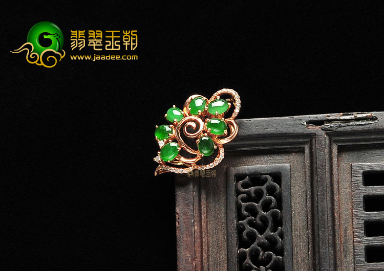 冰种翠色镶玫瑰金花型胸坠(真钻)