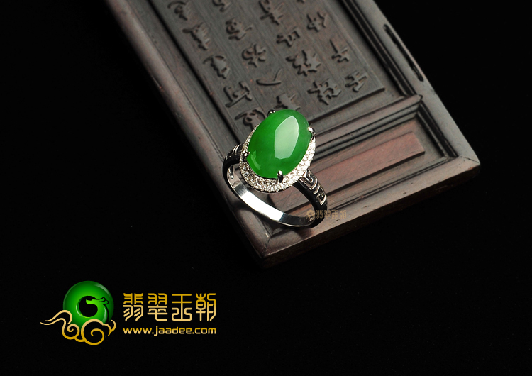 冰种阳绿镶白金戒指(真钻)