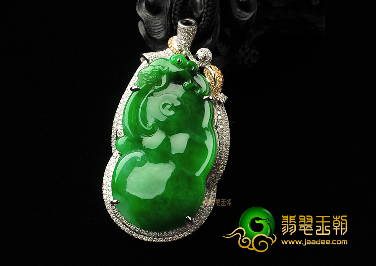 (超值推荐)糯冰种阳绿镶白金如意胸坠(真钻)