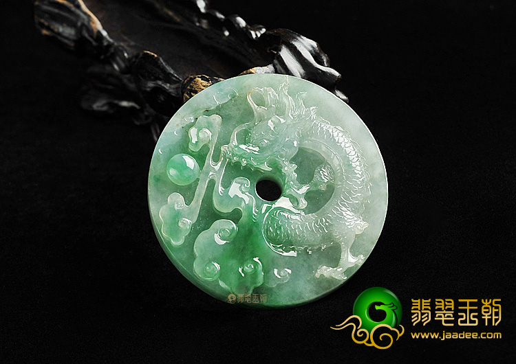 糯冰种飘翠龙牌挂件