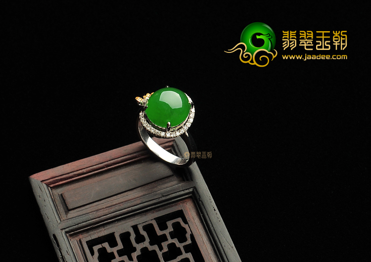 冰种阳绿镶白金戒指（真钻）