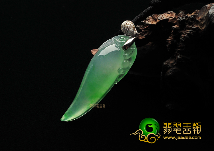 (超值推荐)冰种飘翠福瓜挂件（金扣）