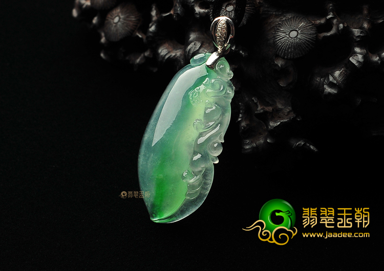 (超值推荐)冰玻种飘翠福瓜挂件（金扣）