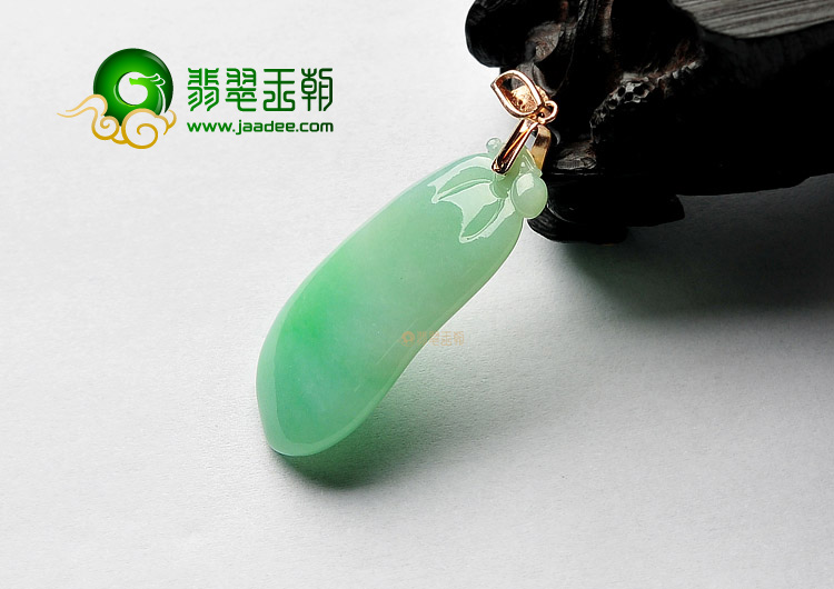 糯冰种飘翠福瓜挂件
