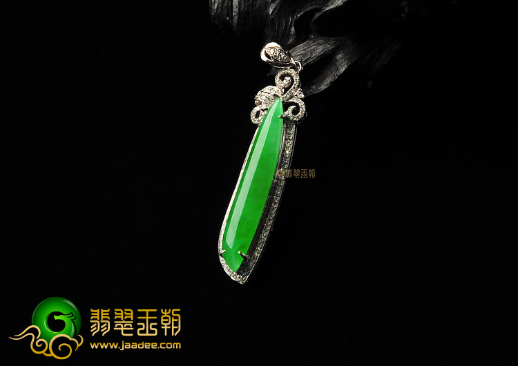 冰种阳绿镶白金福瓜胸坠（真钻）
