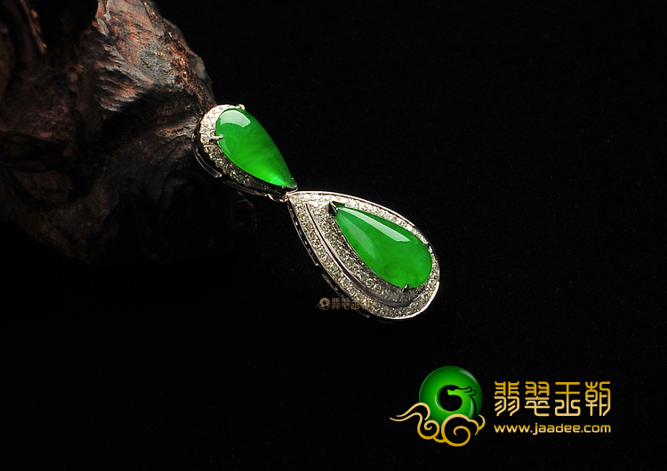 冰种阳绿镶白金水滴胸坠（真钻）
