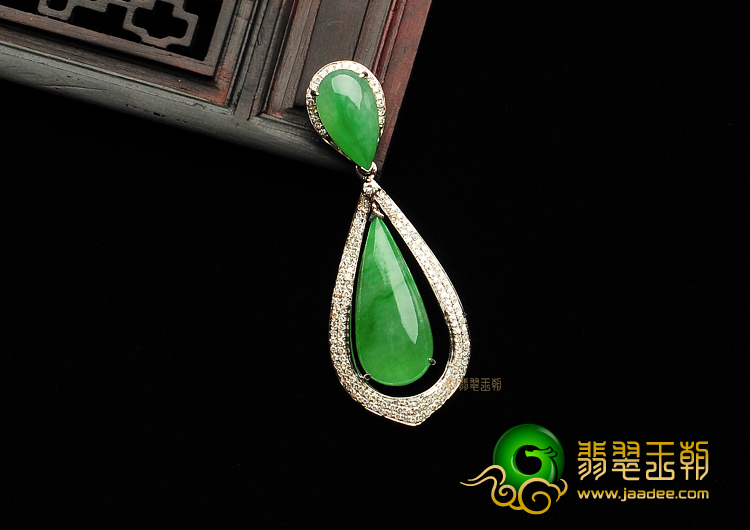 冰种飘翠镶白金水滴胸坠（真钻）