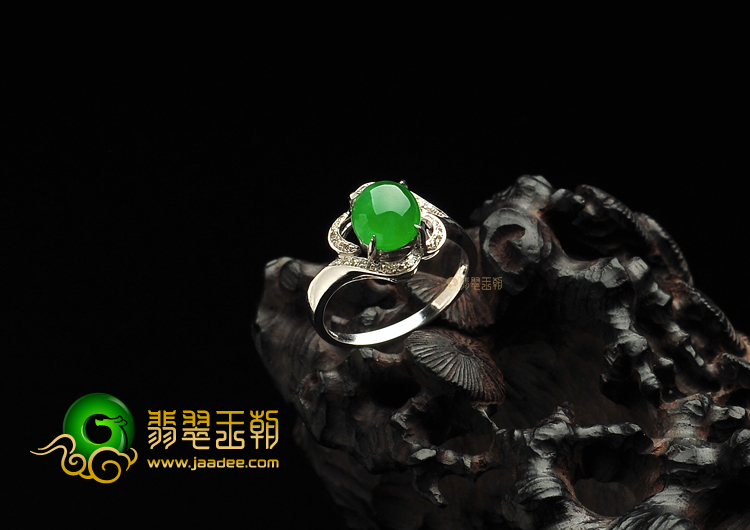 (超值推荐)糯冰种翠色镶白金戒指（真钻）