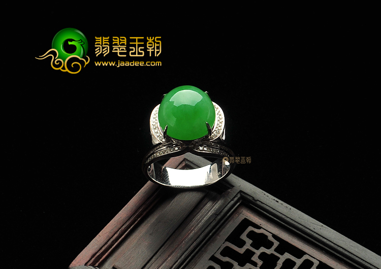 糯冰种翠色镶白金戒指（真钻）