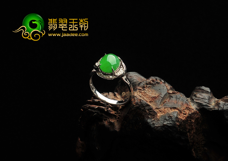 冰种翠色镶白金戒指（真钻）