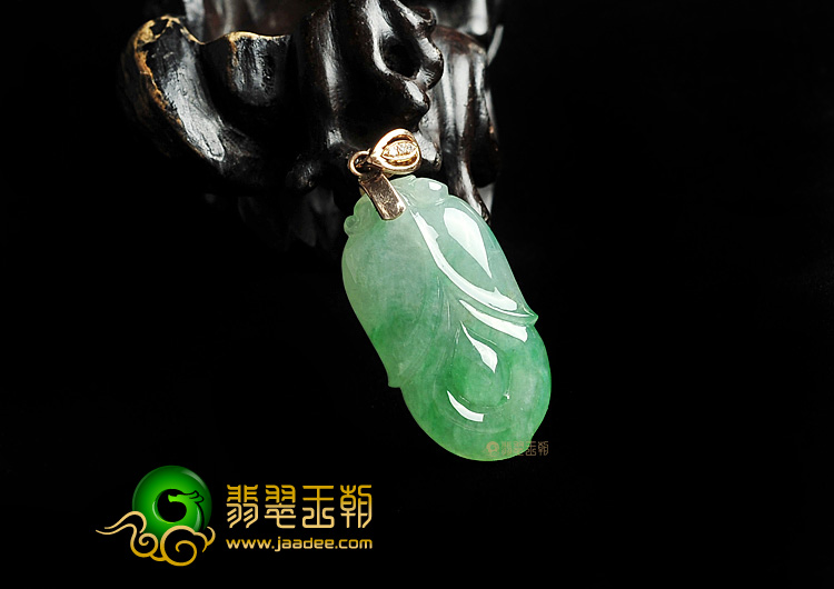 冰种飘翠玉兰花挂件