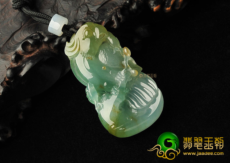 冰种晴水褐黄翡鹦鹉挂件