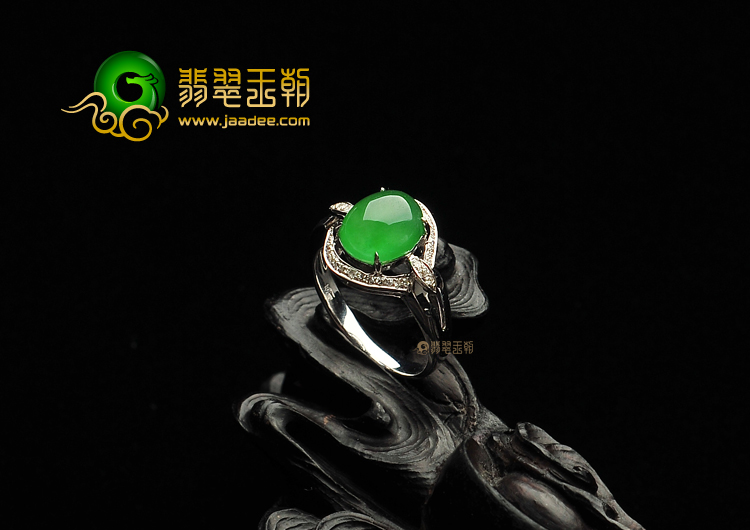 冰种翠色镶白金戒指