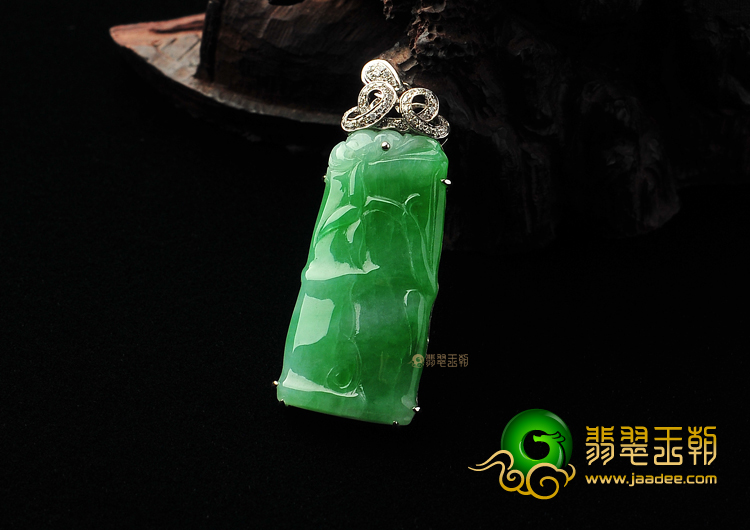 糯冰种翠色镶白金节节高胸坠（真钻）
