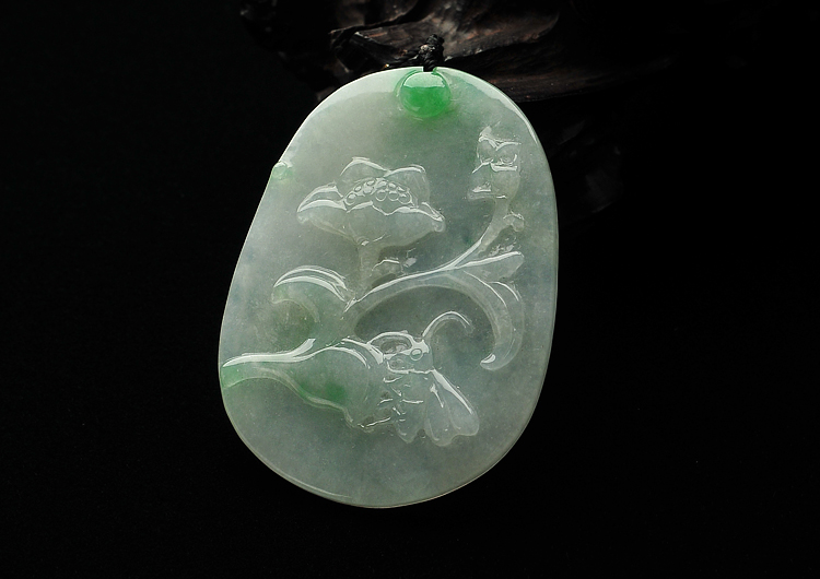 糯冰种飘翠蝶恋花挂件
