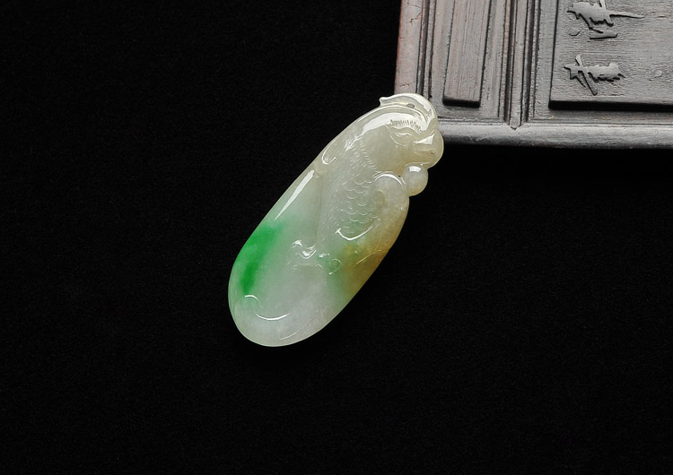 糯冰种黄加绿鹦鹉挂件