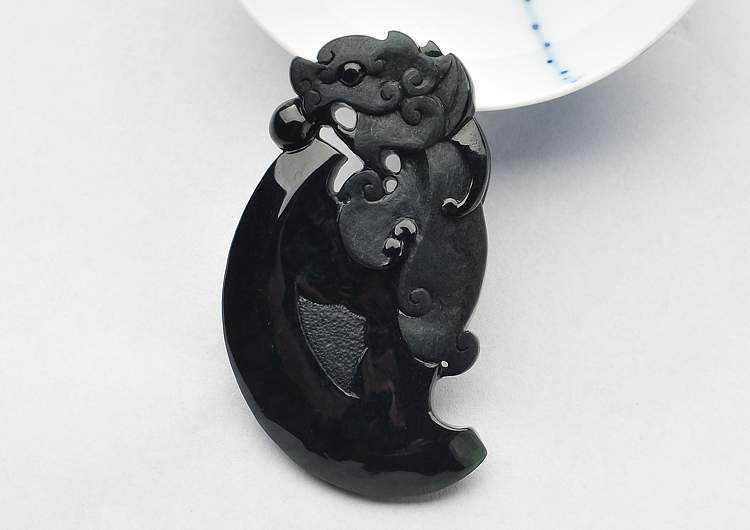 糯冰种墨翠仿古龙牌挂件