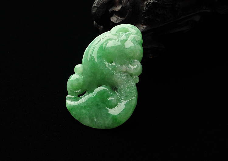 糯冰种豆色龙行如意挂件