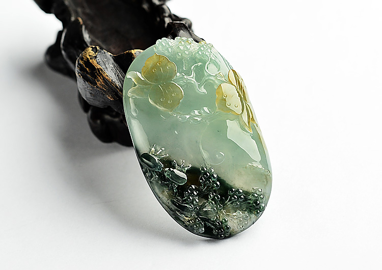 冰种飘花略带黄翡蝶恋花挂件