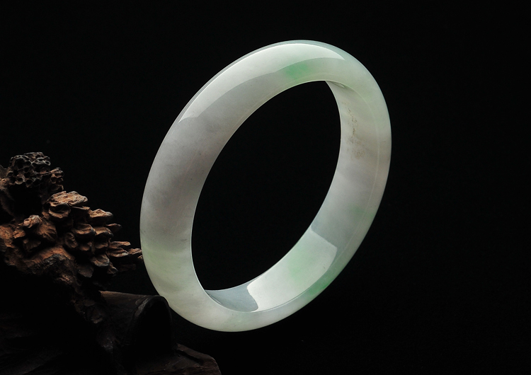 糯冰种飘翠手镯（55.8mm）