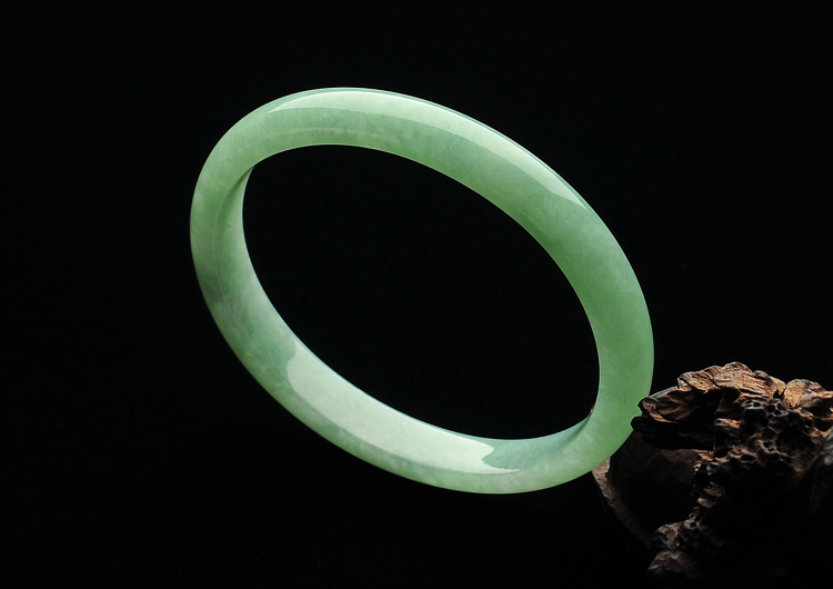 糯冰种豆色贵妃镯（58.6mm-51.8mm）