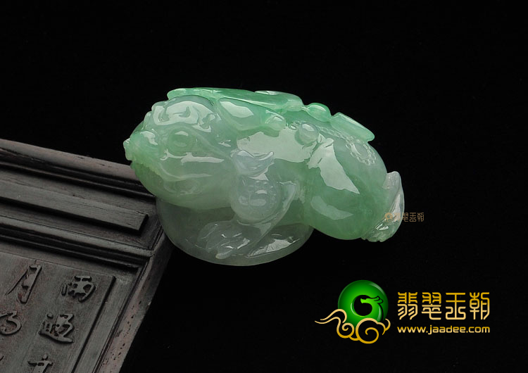 (超值推荐)糯冰种翠色金蟾挂件
