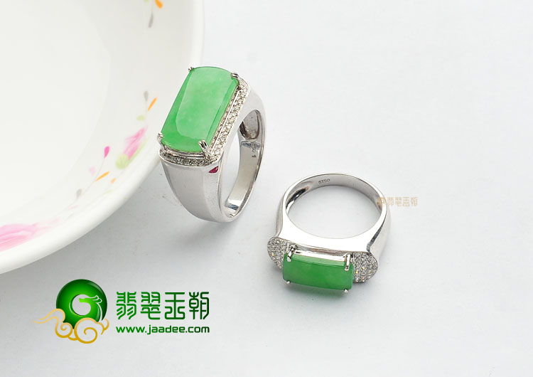 (超值推荐)冰种翠色镶白金对戒(真钻)
