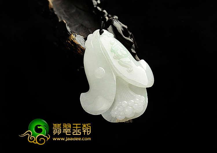 细糯种飘翠玉兰花挂件