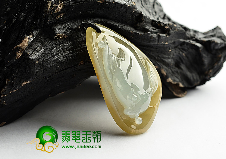 冰种晴水褐黄翡年年有余挂件