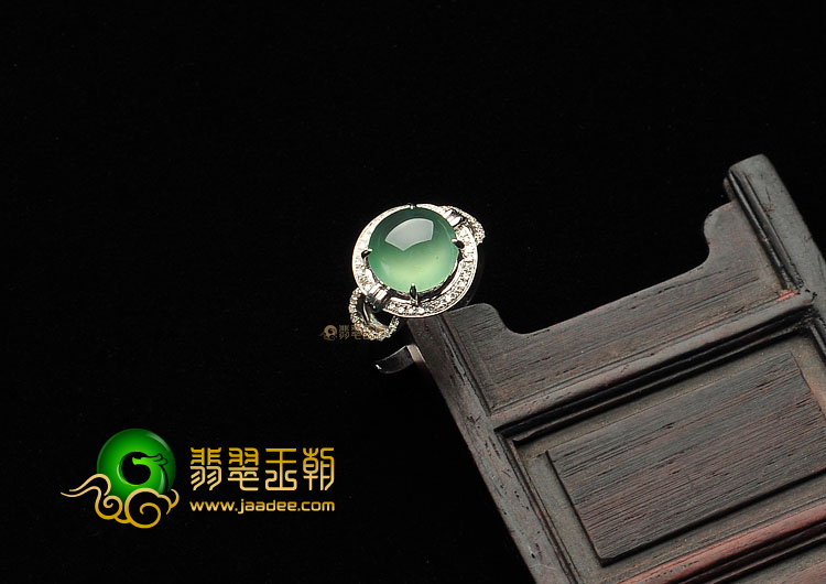 (超值推荐)冰玻种晴水镶白金戒指(真钻)