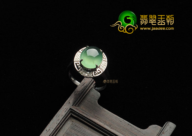 (超值推荐)冰玻种晴水镶白金戒指(真钻)