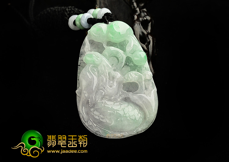 糯冰种飘翠龙头鱼挂件
