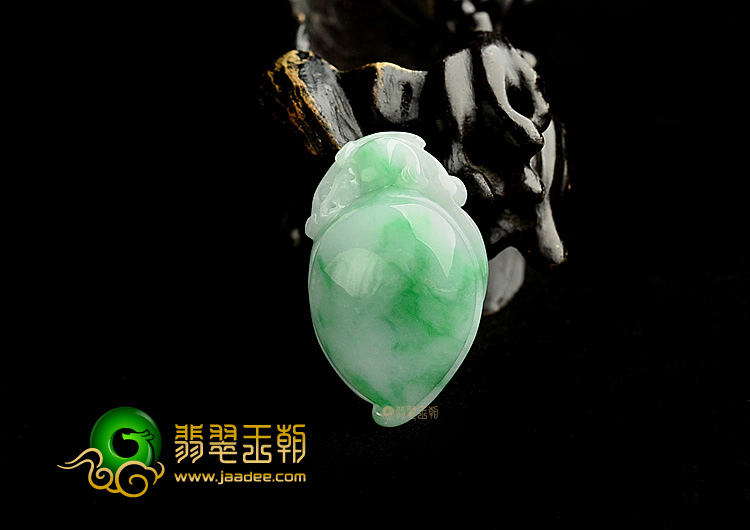 细糯种翠色寿桃挂件