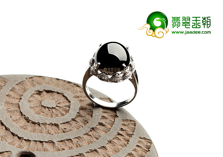 冰玻种墨翠镶白金戒指(真钻)