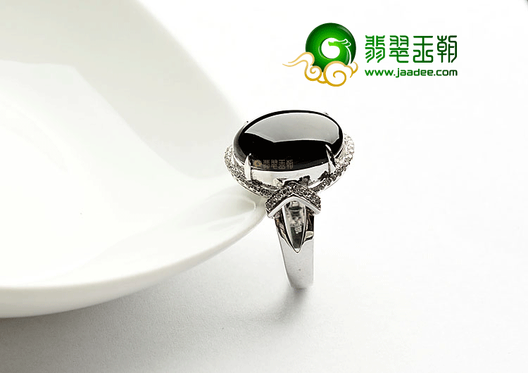 玻璃种墨翠镶白金戒指(真钻)