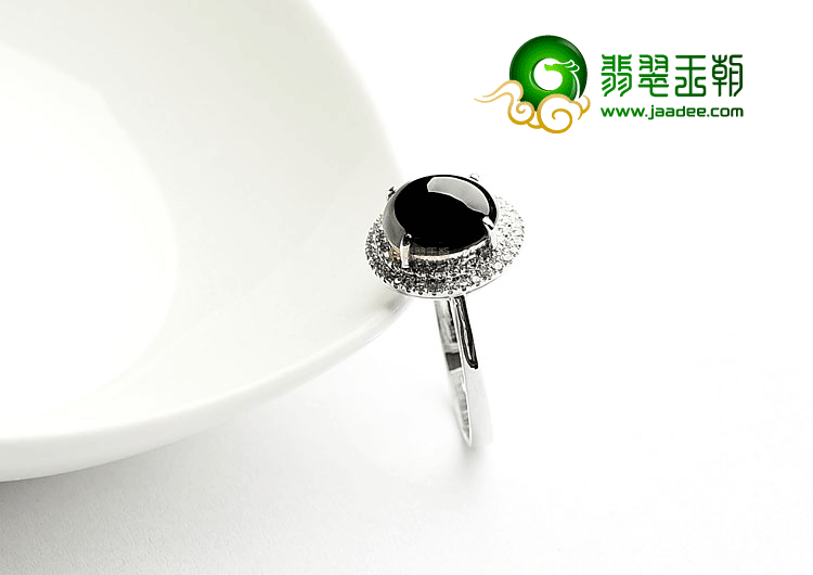玻璃种墨翠镶白金戒指(真钻)