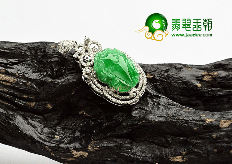 糯冰种满绿镶白金貔貅胸坠(真钻)