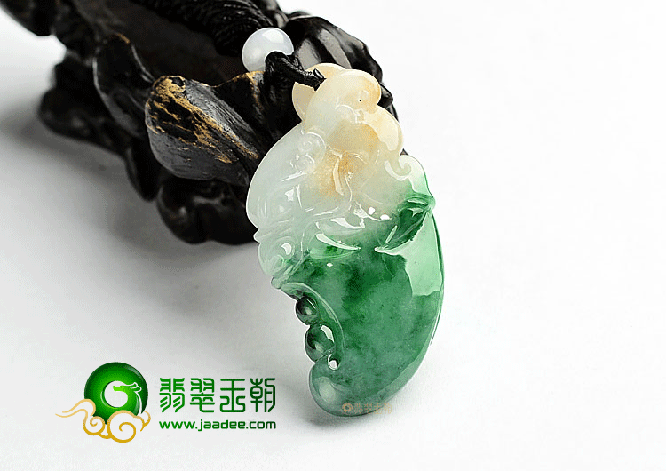 糯冰种淡三彩龙头挂件