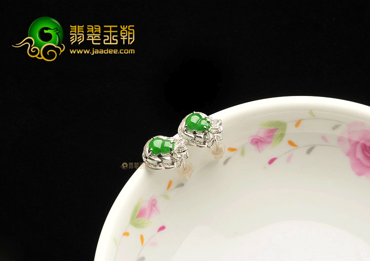 (超值推荐)冰种阳绿镶白金葫芦耳钉(真钻)