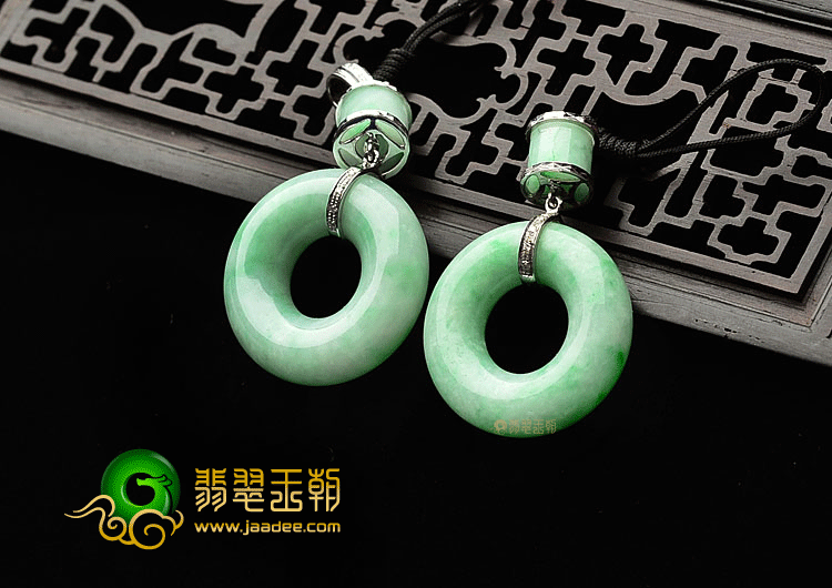 (超值推荐)糯冰种飘翠镶白金平安环胸坠(真钻)(单价)