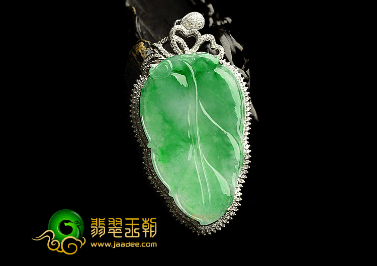 冰种翠色镶白金金枝玉叶胸坠(真钻)