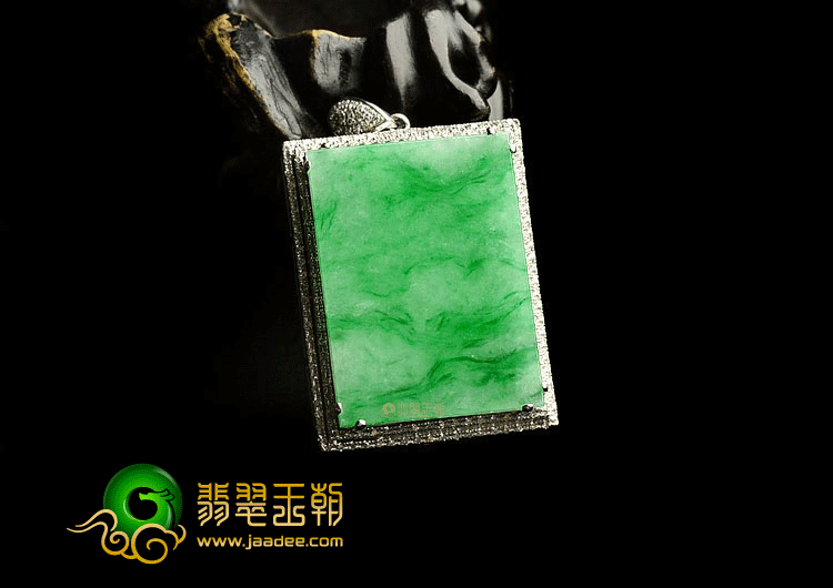 冰种翠色镶白金平安牌胸坠(真钻)