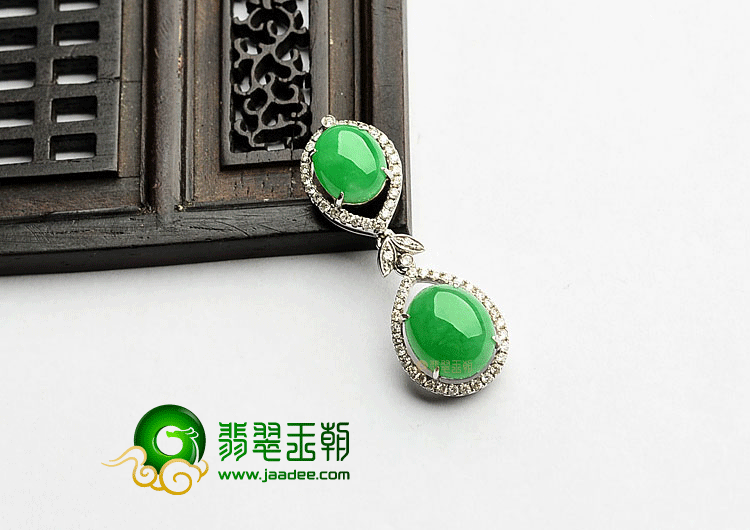冰种正阳绿镶白金胸坠(真钻)