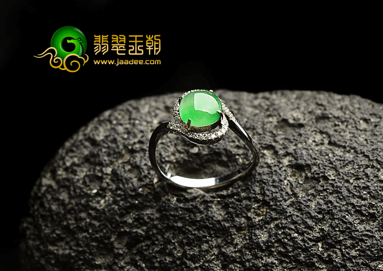 冰种翠色镶白金戒指(真钻)