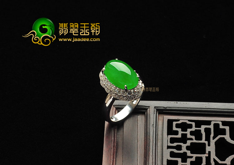 冰种正阳绿镶白金戒指(真钻)