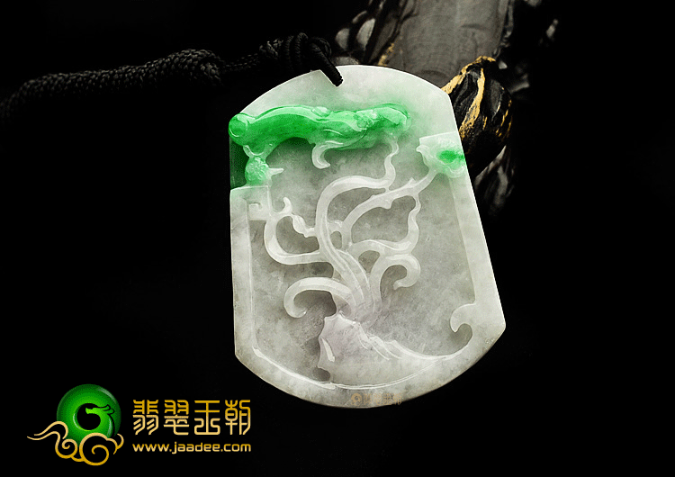 (超值推荐)糯冰种淡春带彩古树长青挂件