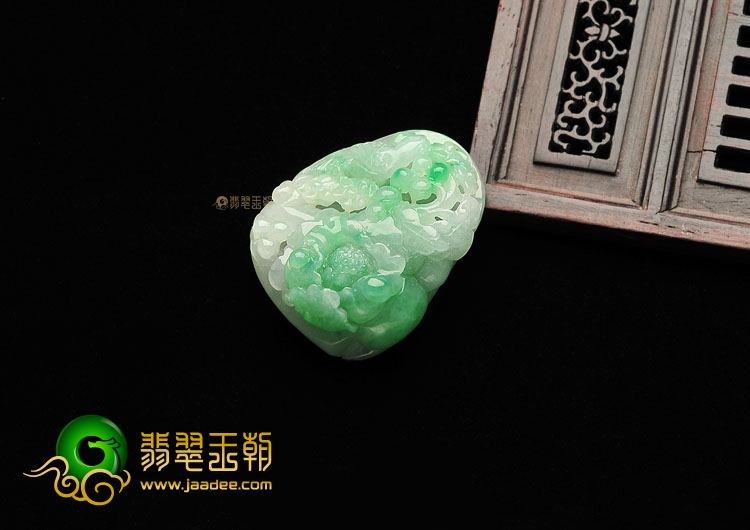 糯冰种飘翠喜上眉梢挂件